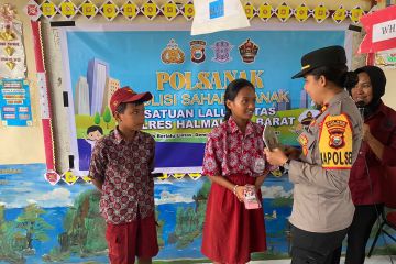 Polwan Polda Malut gelar goes to school di Halmahera