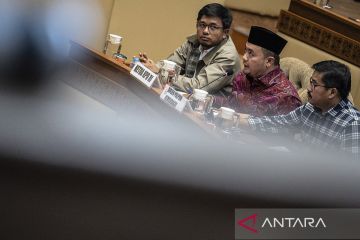 RDP Komisi II DPR bersama KPU tetapkan revisi PKPU terkait keputusan Mahkamah Konstitusi