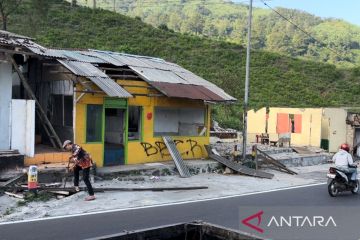 Penertiban tahap II di Puncak terbantu kesadaran warga bongkar mandiri