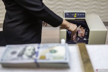 Rupiah melemah di tengah kondisi ketenagakerjaan AS yang solid