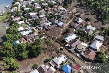 Akses jalan dibuka pascabanjir bandang di Ternate