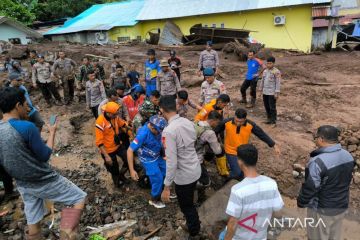 Tim SAR evakuasi 18 jenazah korban banjir bandang Ternate