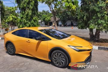 Toyota anggap pasar sedan kurang agresif, Prius hybrid kena imbas?