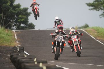 Seri terakhir Supermoto Race suguhkan persaingan antarpembalap ternama