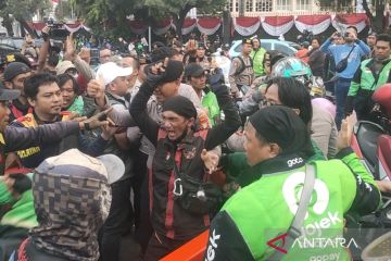 Ojol blokade Jalan Budi Kemuliaan