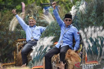 Cara unik pasangan Rudy Mas'ud-Seno Aji saat mendaftar Pilkada Kaltim 2024