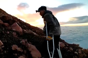 Kisah pendaki difabel Anggi Wahyuda penakluk Kerinci dan Rinjani