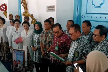 PN Solo Eksekusi pembukaan pintu utama Kori Kamandungan Keraton Solo