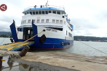 Dua kapal feri rute Ambon-Buru kembali beroperasi