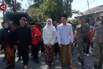 Petani antar Kades Campurejo mendaftar jadi bupati ke KPU Temanggung