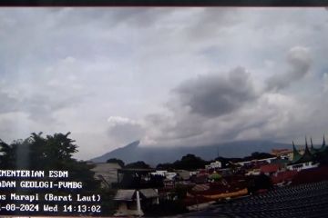 Gunung Marapi di Sumatera Barat kembali erupsi