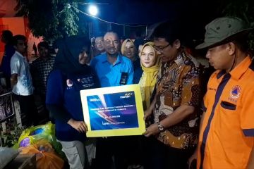 Korban banjir bandang Ternate terima bantuan dari Bank Mandiri