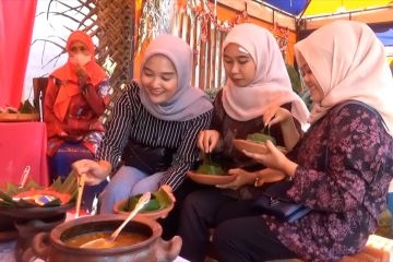 Mempertahankan makanan tradisional melalui Festival Sapar Agung