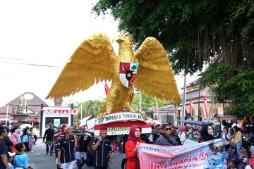 Menyaksikan warna-warni dan kemeriahan karnaval HUT RI di Batang