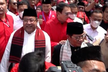 Pramono Anung-Rano Karno tiba di KPUD Jakarta