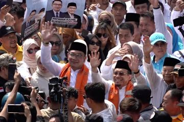 Ridwan Kamil dan Suswono datangi KPU Jakarta diiringi massa KIM Plus