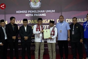 Naik bendi, petahana wali kota mendaftar ke KPU Padang