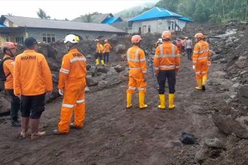 Sempat dihentikan, Pencarian korban banjir kembali dilanjutkan