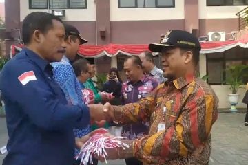 Pemkot Tangerang bagikan 1000 bendera ke masyarakat