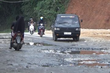 Sumbar butuh Rp500 miliar untuk perbaiki jalan provinsi