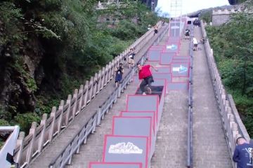 Atlet parkour dunia berkompetisi di lapangan paling menantang di dunia