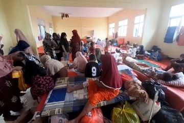 Menjaga pos pengungsian banjir bandang Ternate tetap nyaman dan layak