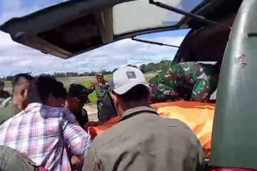 TNI evakuasi jenazah pilot Selandia Baru yang dibunuh OPM di Papua