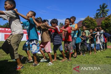 Relawan gelar terapi trauma healing untuk anak-anak korban banjir bandang Ternate