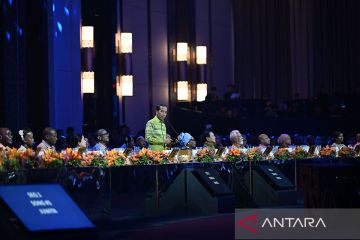 Presiden Jokowi perkenalkan Prabowo kepada peserta IAF