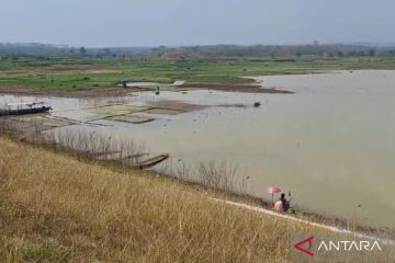 Volume air Bendungan Dawuhan di Madiun menyusut signifikan