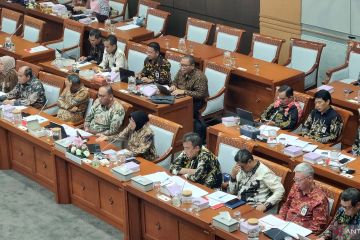 Jawab DPR, Mensos siap bantu kelas menengah yang turun kelas