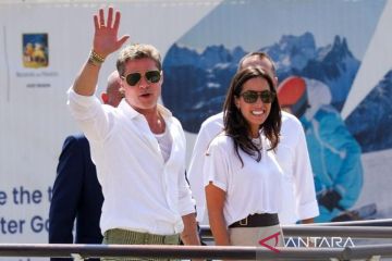 Brad Pitt dan pacarnya Ines de Ramon hadiri Festival Film Venesia 2024