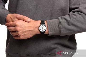 Ini Swatch Twice Again, jam tangan minimalis yang stylish