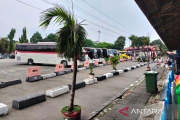 Terminal Kampung Rambutan siapkan kantong parkir untuk peserta misa