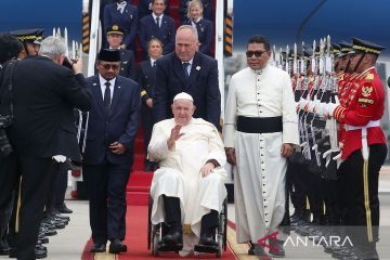 Azan dengan teks berjalan akomodasi jemaat yang tak bisa hadir di GBK