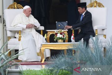 Presiden Jokowi dan Paus Fransiskus lakukan "veranda talk"