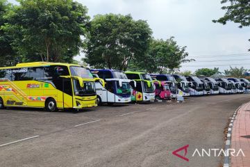 Tiga kantong parkir di Jakarta Timur mulai penuh dengan bus