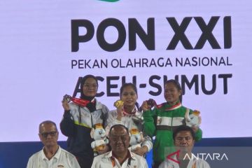 Angkat besi - Juliana Klarisa sumbang medali emas pertama untuk Jambi