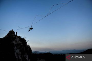 Lestarikan kawasan Konservasi Karst Citatah dengan Indonesia Highline Festival