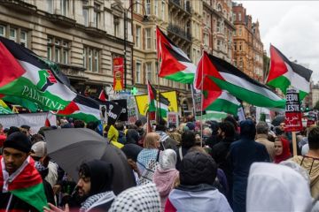 Ribuan orang berunjuk rasa di London serukan gencatan senjata di Gaza