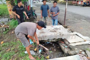 PUPR Aceh Barat kerahkan personel atasi banjir di jalan ke arena PON