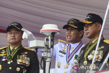 Peringatan HUT Ke-79 TNI AL di perairan Teluk Jakarta