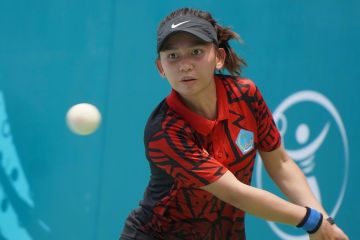 Pertandingan soft tenis hari pertama perebutkan 8 besar nomor tunggal