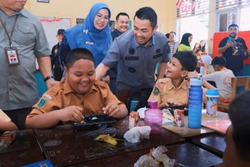 Pemkot Pekanbaru simulasi makan bergizi gratis di dua sekolah negeri