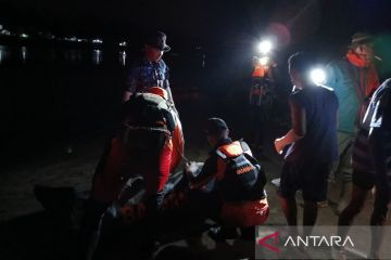 Tim SAR evakuasi nelayan yang hilang selama lima hari di laut Garut