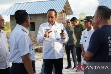 Gubernur tinjau pembangunan 70 rumah layak huni Suku Sawang