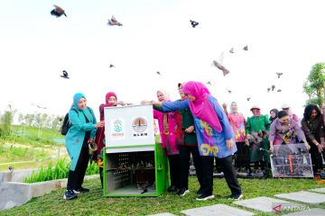 Ibu Negara dan OASE KIM lepaskan ratusan burung hingga ikan di IKN