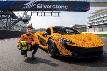 Replika mobil McLaren P1 yang dibikin dari Lego dapat dikendarai