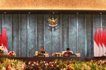 Jokowi minta para menteri sampaikan capaian-capaian pemerintah