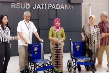 Yayasan Stroke Indonesia salurkan kursi roda ke RSUD Jati Padang